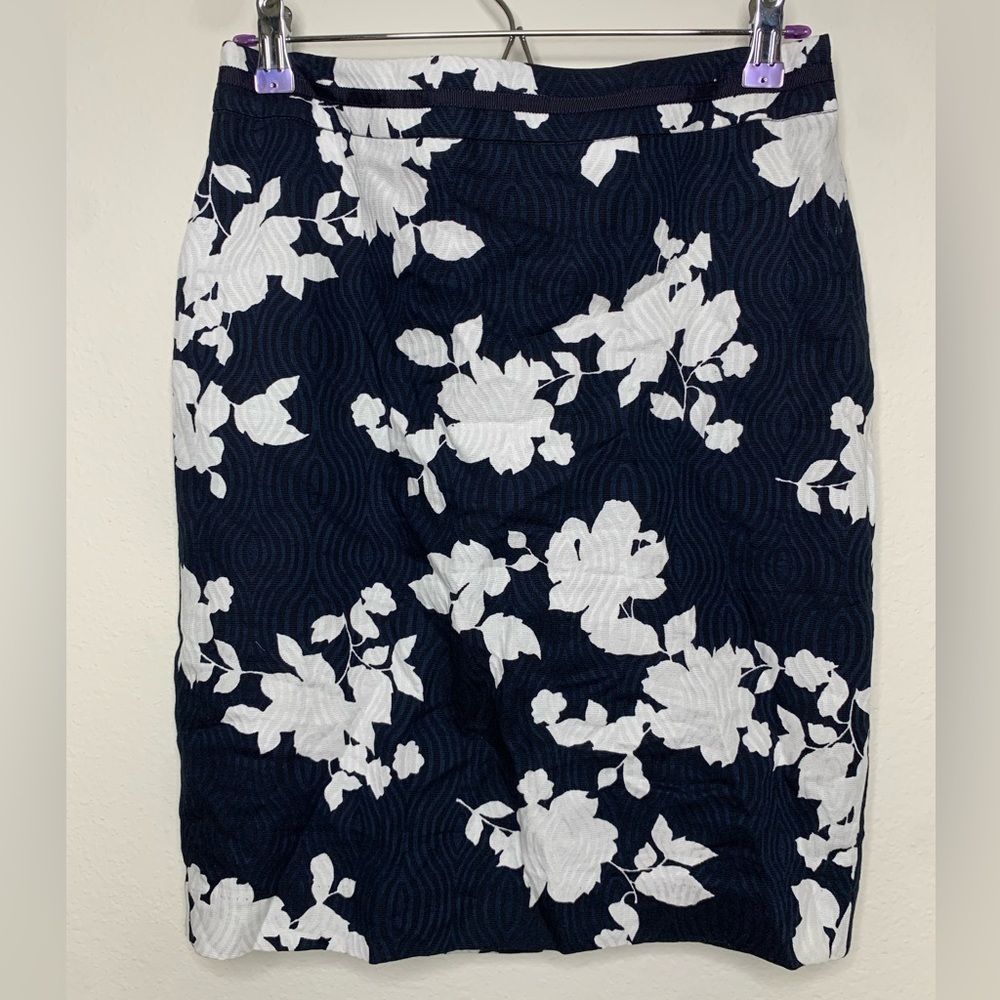 Navy blue and white Floral Talbots Pencil Skirt Womens 6 Petite
